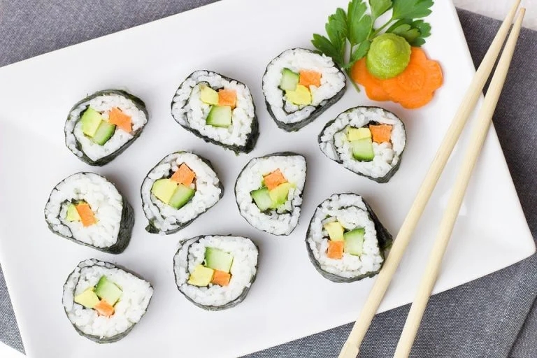sushi-2112350_960_720-768x512.webp.jpg